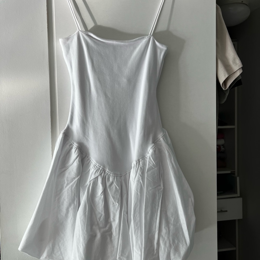 NEW Elegant White Spaghetti Strap Dress